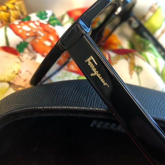 Salvatore Ferragamo Sunglases-Case-Cloth & Card